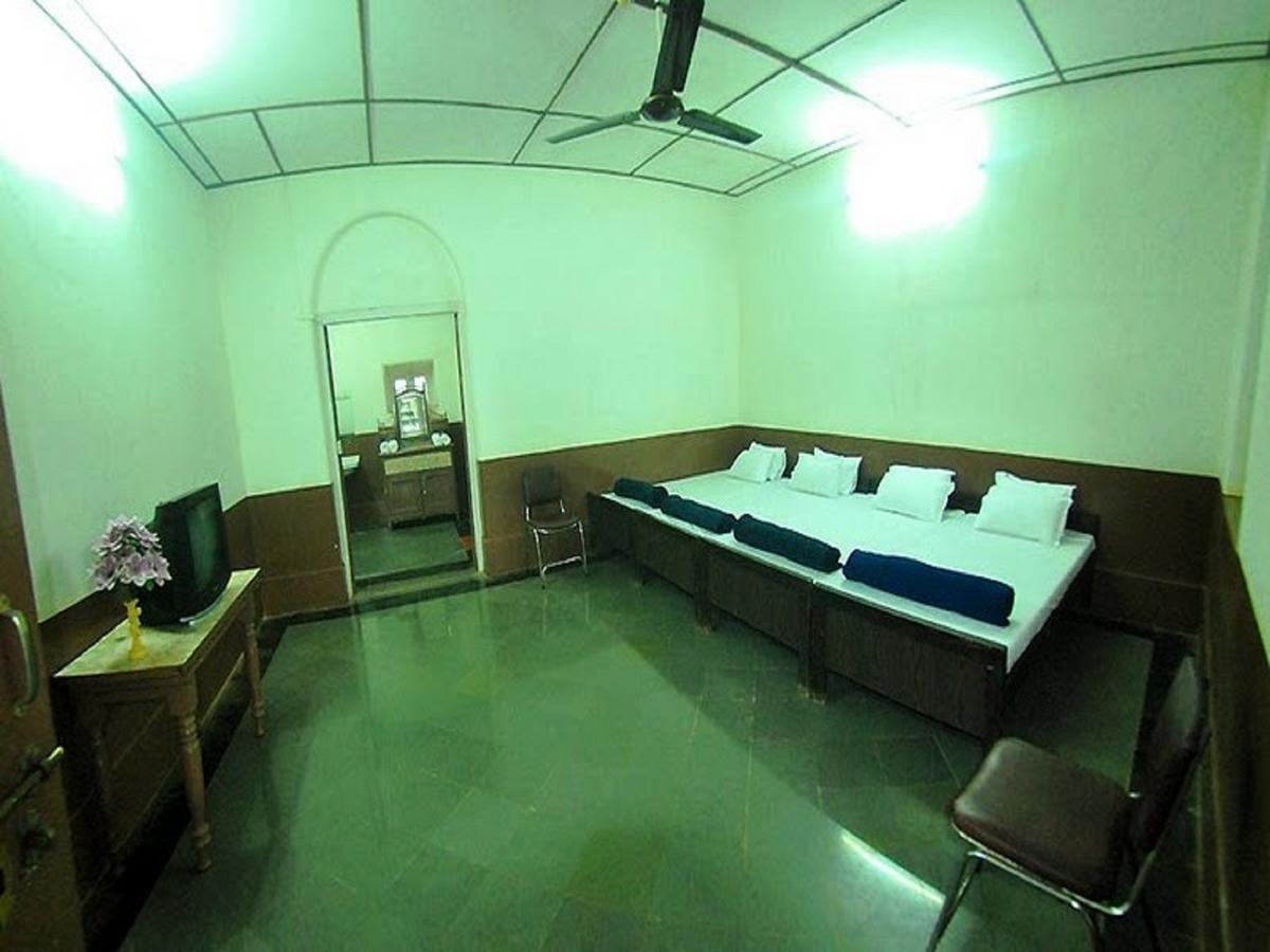 Cecil Hotel Matheran Eksteriør bilde